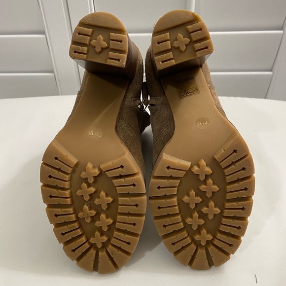 Tory Burch Leigh Suede Lug Sole Beige Ankle Boots Size 6.5 M - Picture 10 of 10